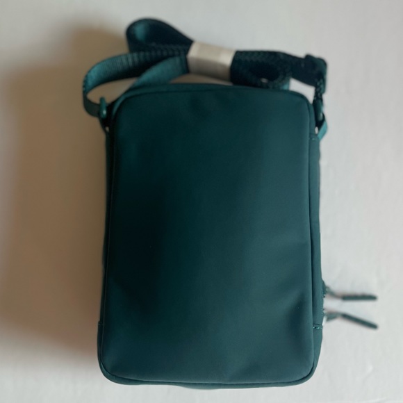 Lululemon Easy Access Crossbody Bag 1.5L NWT Teal - Picture 4 of 4